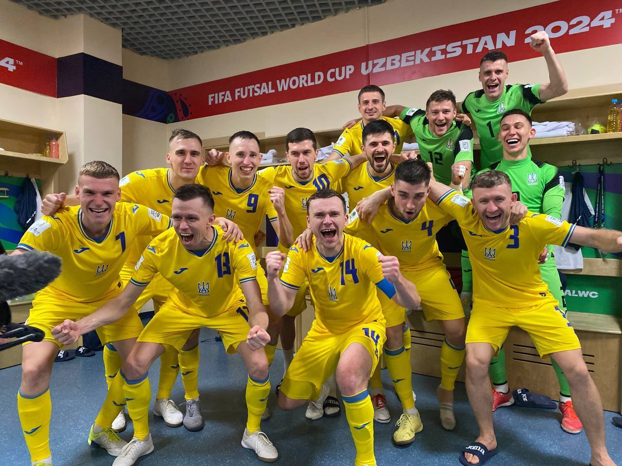 The goalkeeper of the national team of Ukraine went all over the field and scored a goal in the quarterfinals of the Futsal World Cup. Video