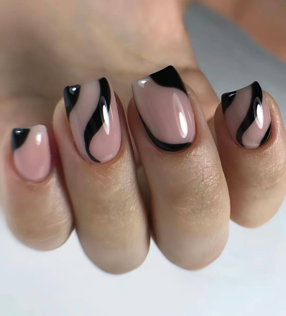 Black manicure: the best design ideas for those who love minimalism. Photo.