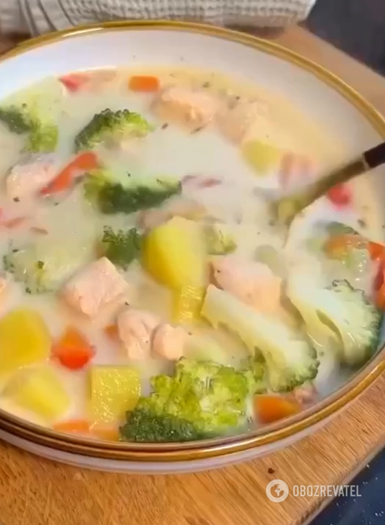 Better than ordinary broth: how to make a light creamy salmon soup for lunch