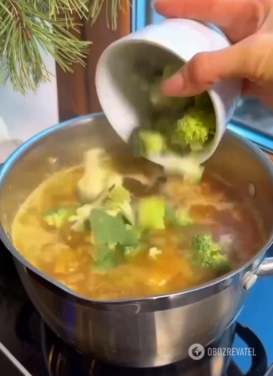 Better than ordinary broth: how to make a light creamy salmon soup for lunch