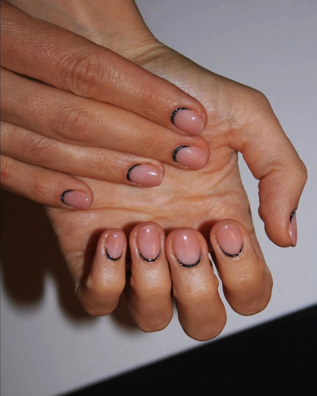 Black manicure: the best design ideas for those who love minimalism. Photo.