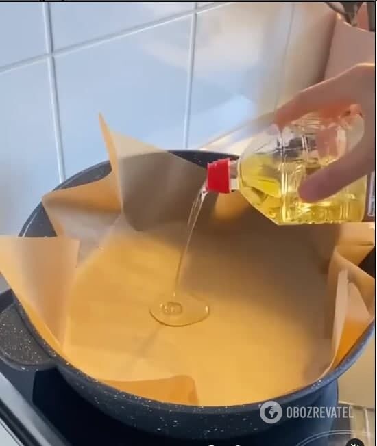 Pour the oil for frying