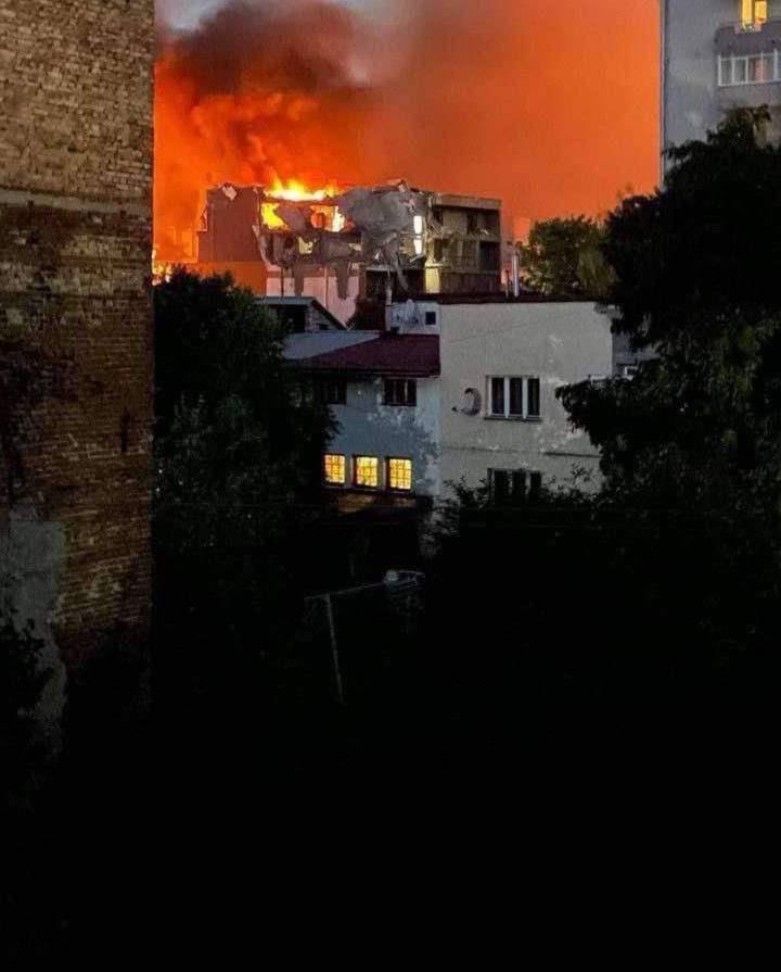 Residential buildings burn in Lviv after enemy attack: there are dead and wounded, including children. Photos and videos