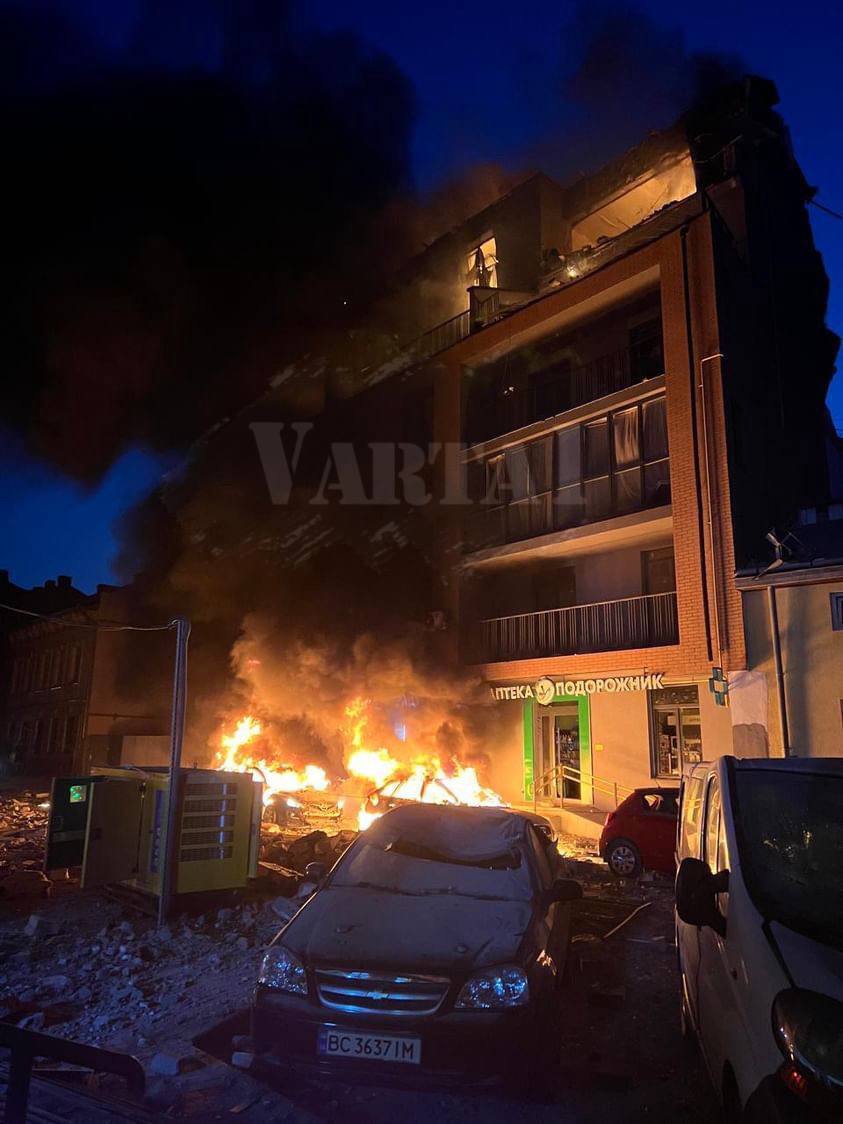 Residential buildings burn in Lviv after enemy attack: there are dead and wounded, including children. Photos and videos