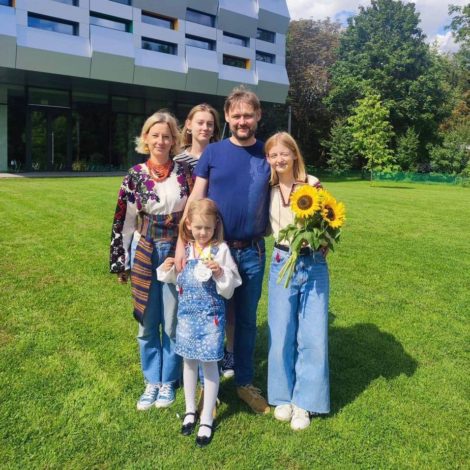 Only the man survived: a photo of the family with children killed by Russia's missile attack on Lviv has appeared