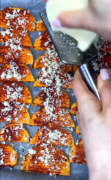 Sweet potato mini-pizza: how to cook an autumn vegetable in a new way