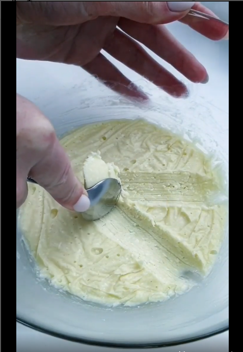 Forming balls from the finished chocolate mass