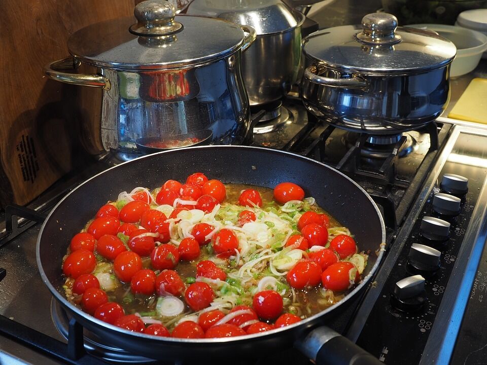 Sweet and sour pickled tomatoes