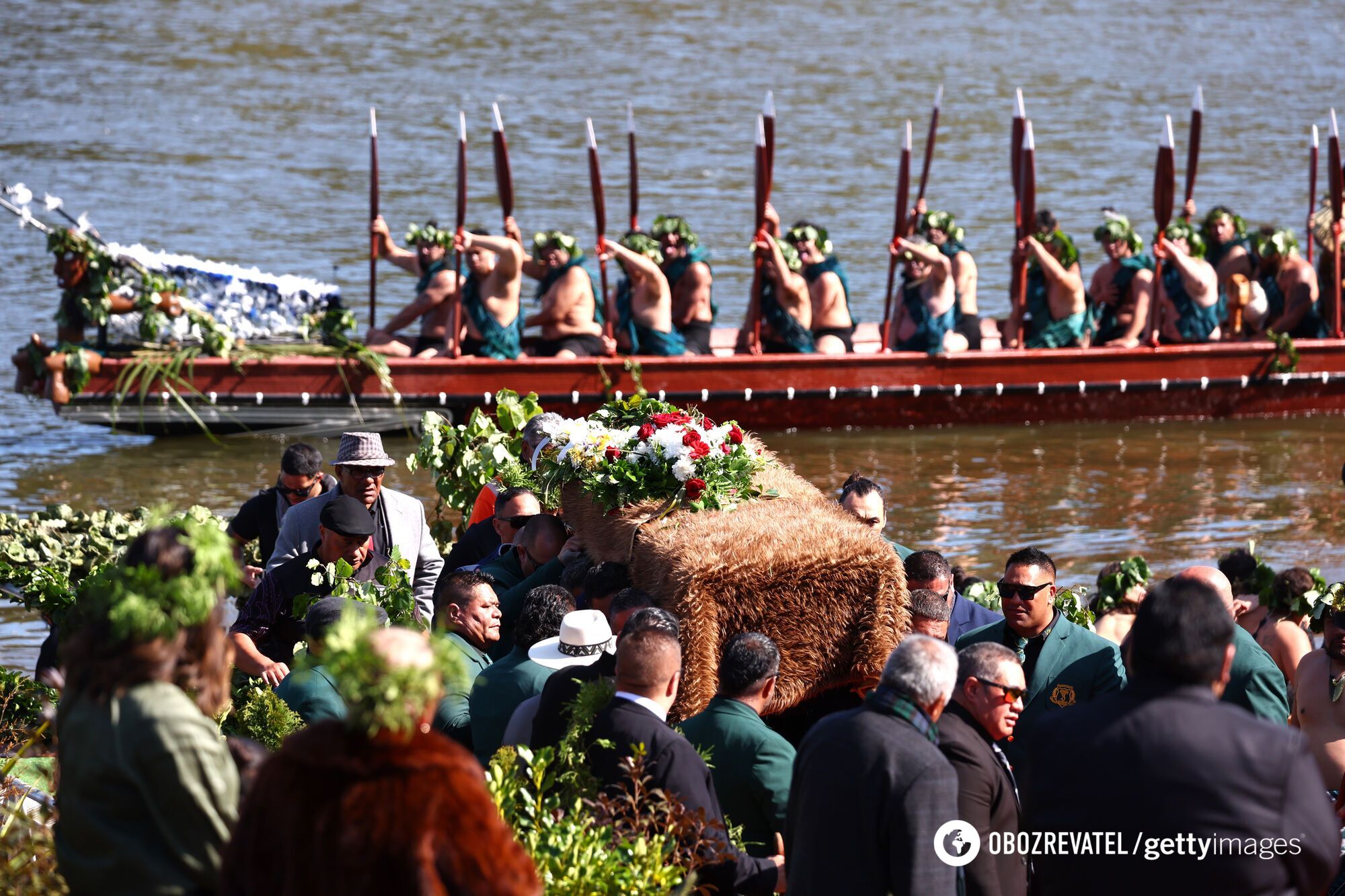 Indigenous people of New Zealand elect a new queen with facial tattoos: coronation held at the same time as her father's funeral