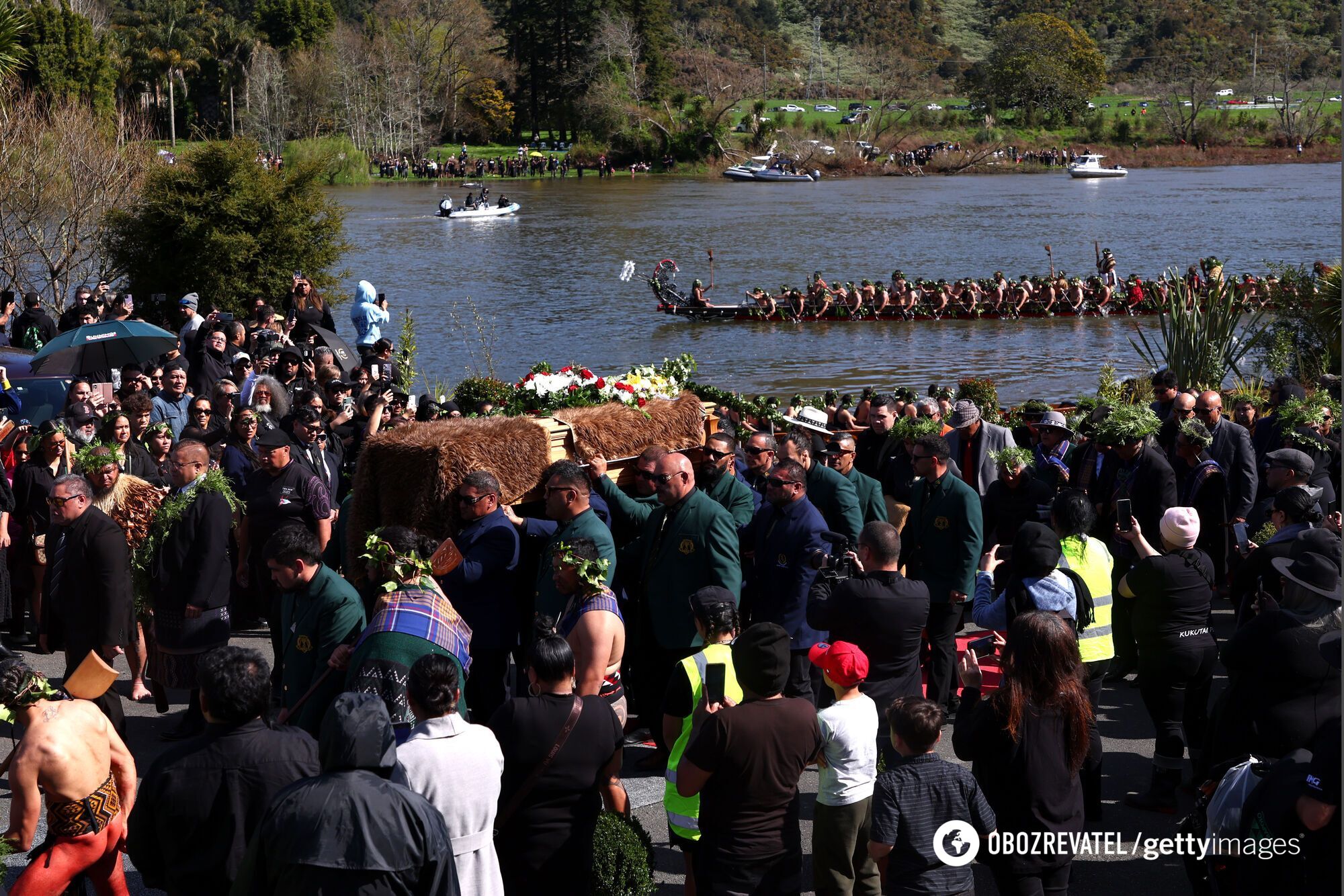 Indigenous people of New Zealand elect a new queen with facial tattoos: coronation held at the same time as her father's funeral