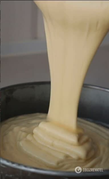 Pouring the cooked mass into the mold