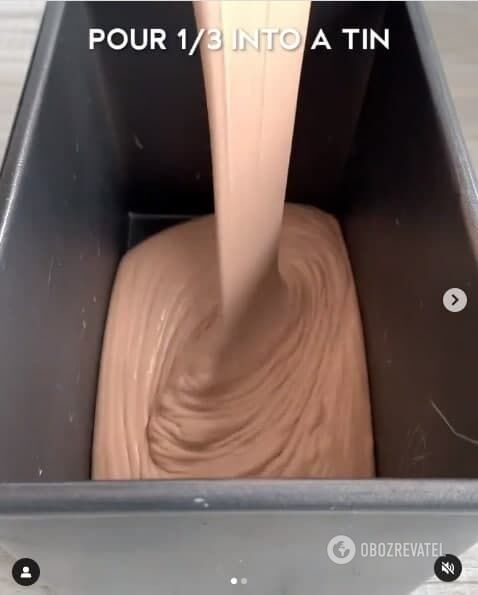 Pouring the mass into the mold