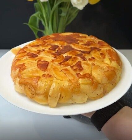 Apple pie in a skillet