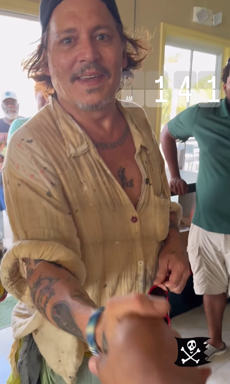 Zęby nie są już zgniłe: Johnny Depp zaskoczył fanów hollywoodzkim uśmiechem. Zdjęcie przed i po