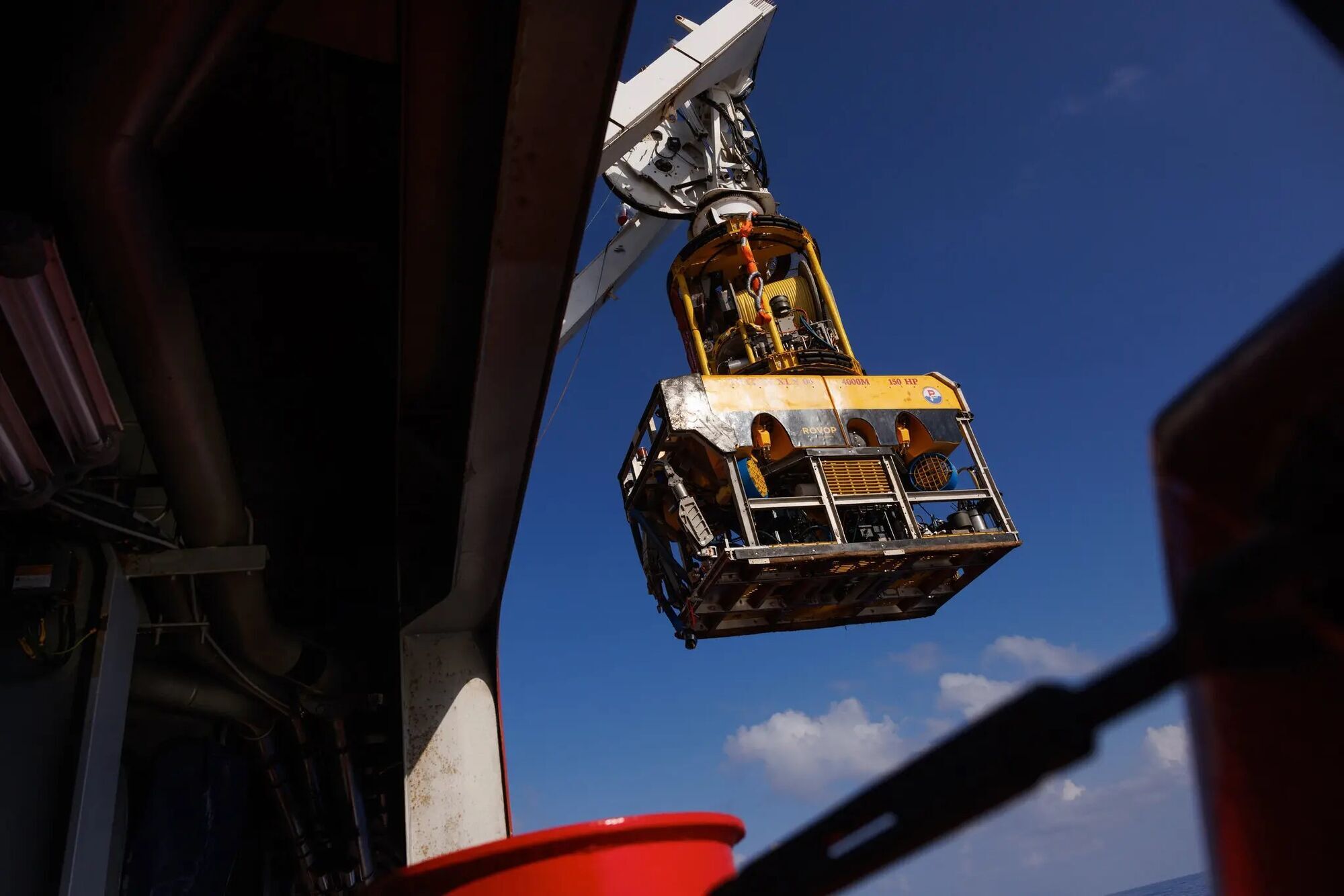 A 3300-year-old ship with undamaged cargo was found at the bottom of the Mediterranean Sea. Photo