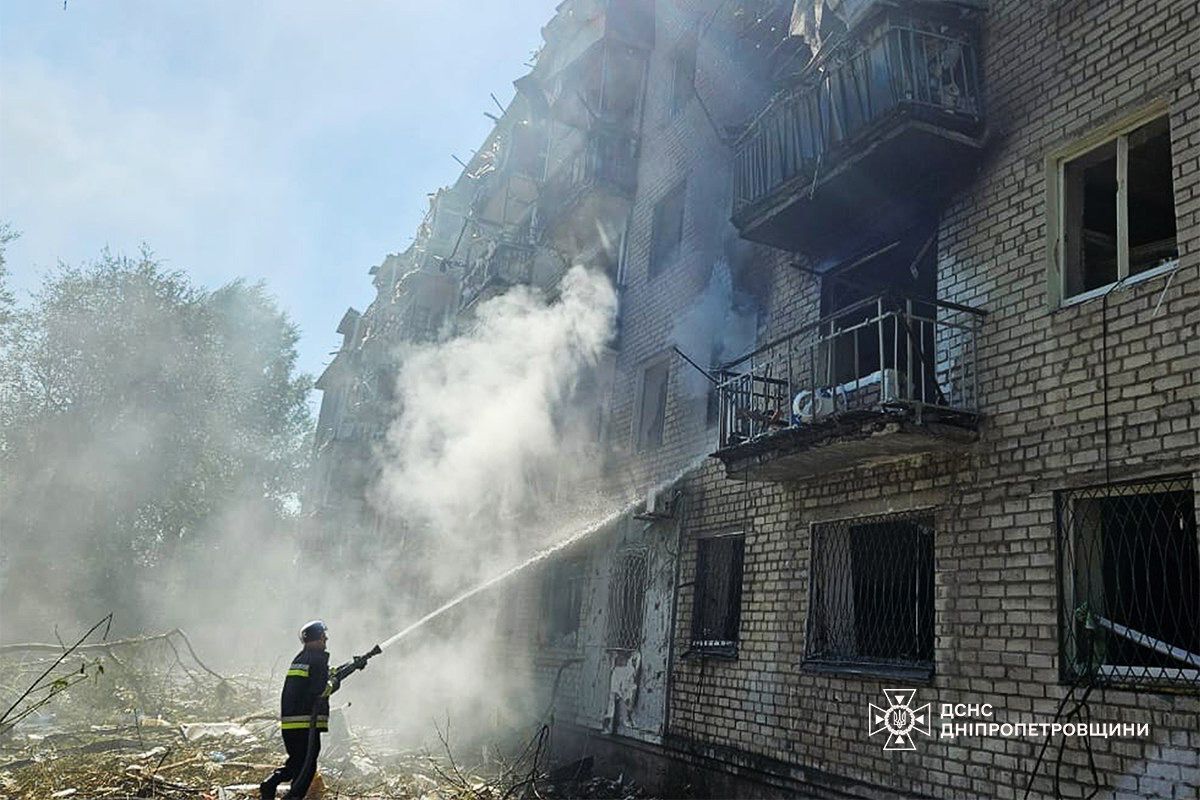 The occupiers attacked Pavlohrad, there are destructions: one person was killed, dozens were injured. Photos