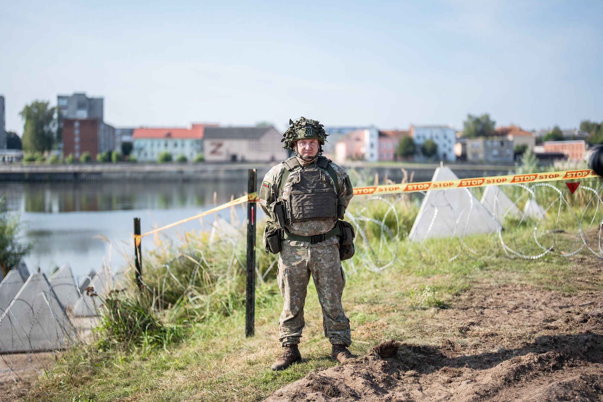 Lithuania installs anti-tank Czech hedgehogs and dragon's teeth opposite the bridge to Russian Kaliningrad region: what's going on