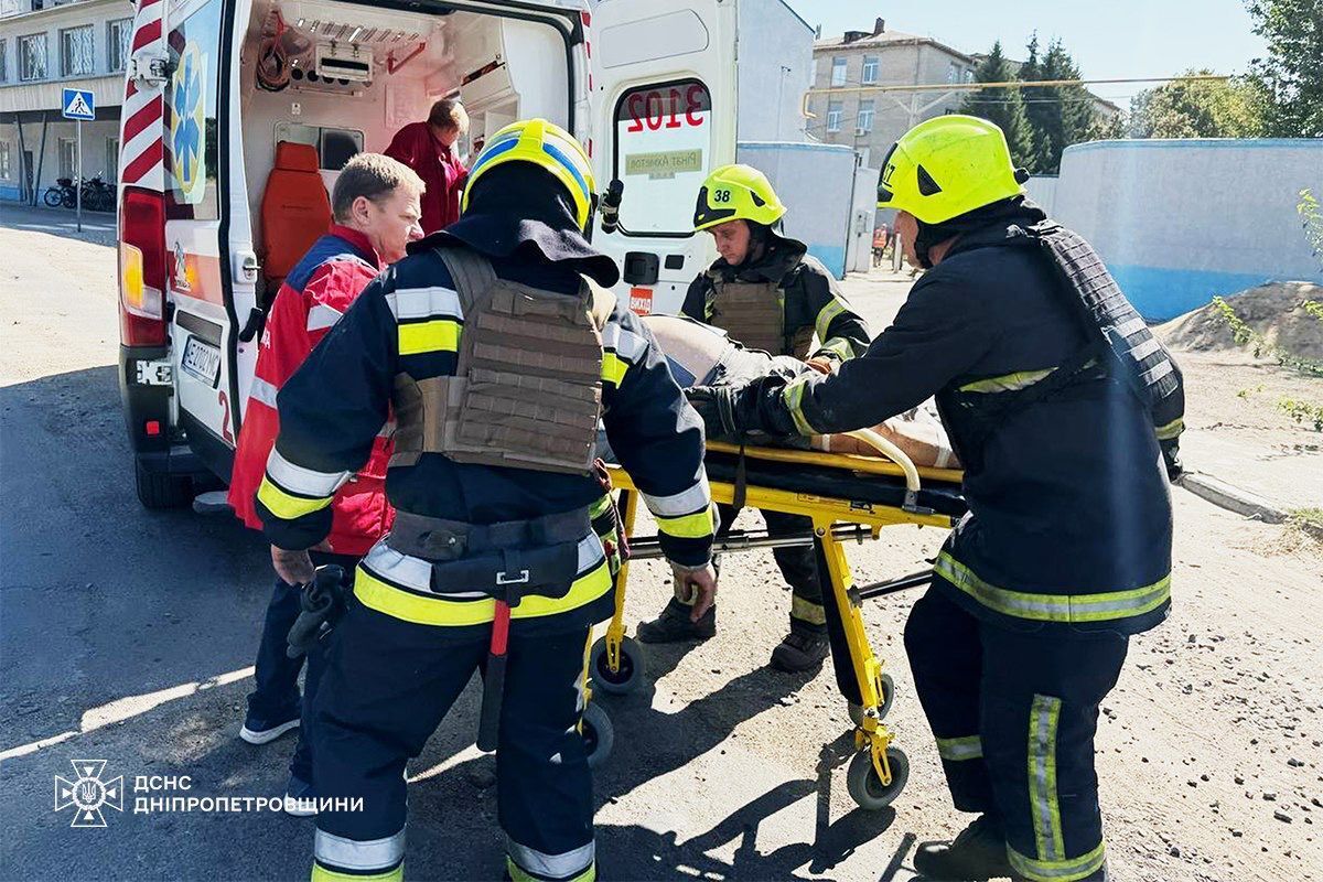 The occupiers attacked Pavlohrad, there are destructions: one person was killed, dozens were injured. Photos