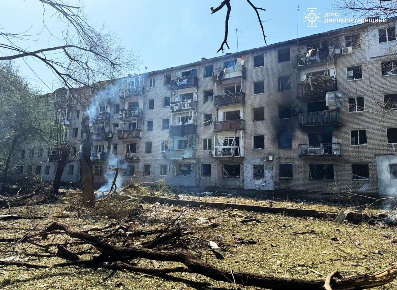 The occupiers attacked Pavlohrad, there are destructions: one person was killed, dozens were injured. Photos