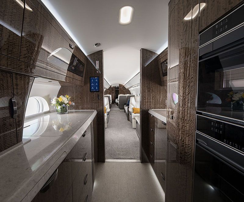 Jeff Bezos bought one of the fastest private jets in the world: it has 5 rooms, a shower and a large kitchen. Photos and videos that will take your breath away