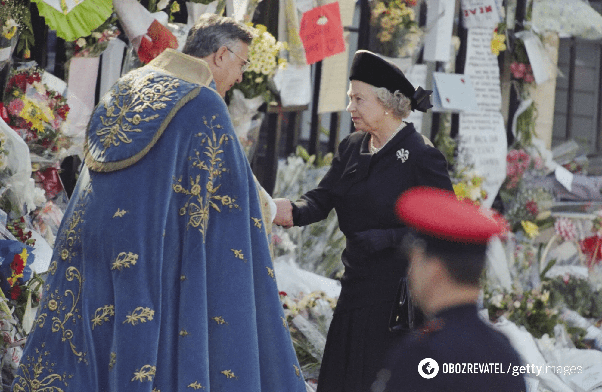 The Queen broke protocol and the palace was flooded with flowers: Princess Diana was buried 27 years ago. Historic photos