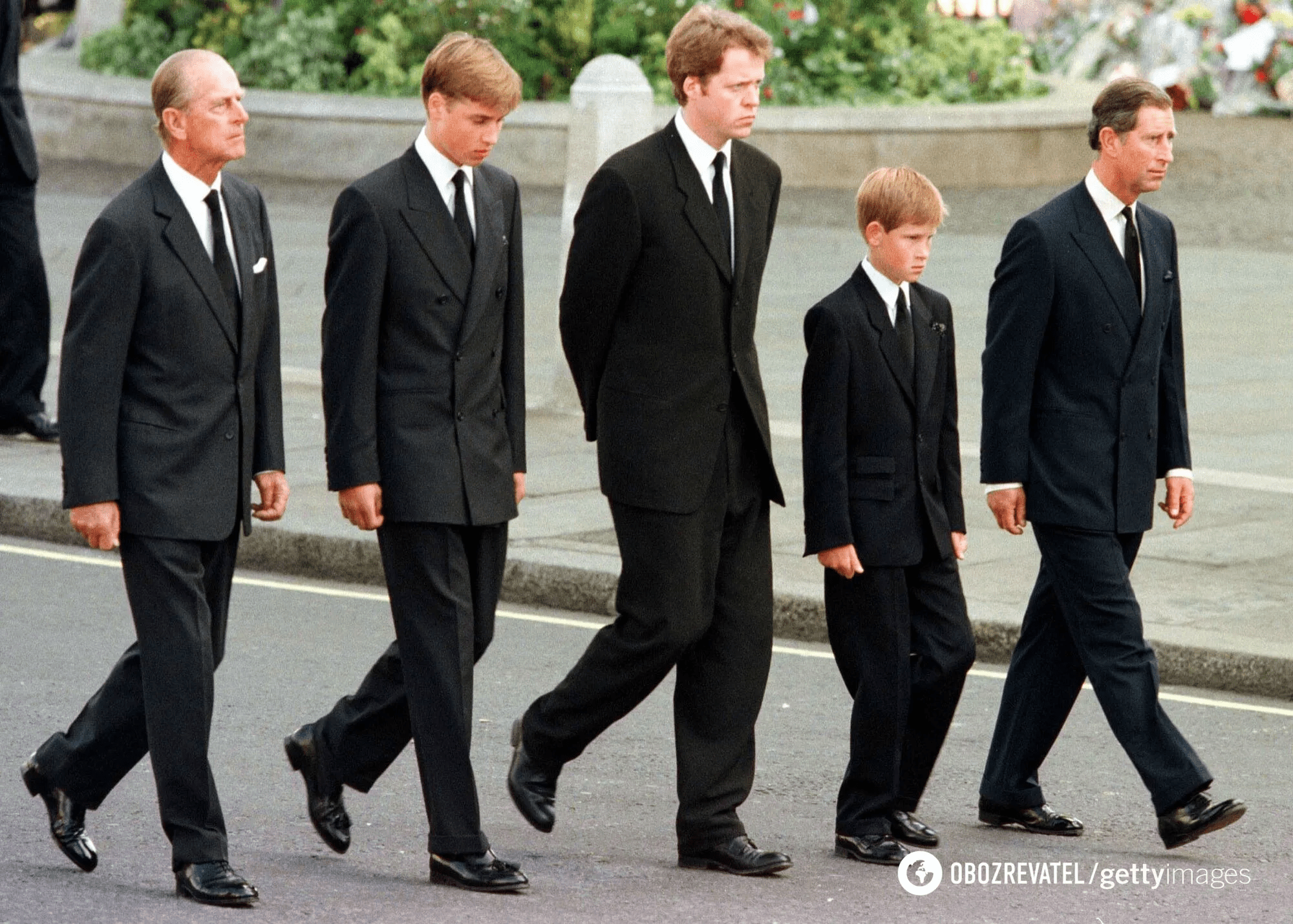 The Queen broke protocol and the palace was flooded with flowers: Princess Diana was buried 27 years ago. Historic photos