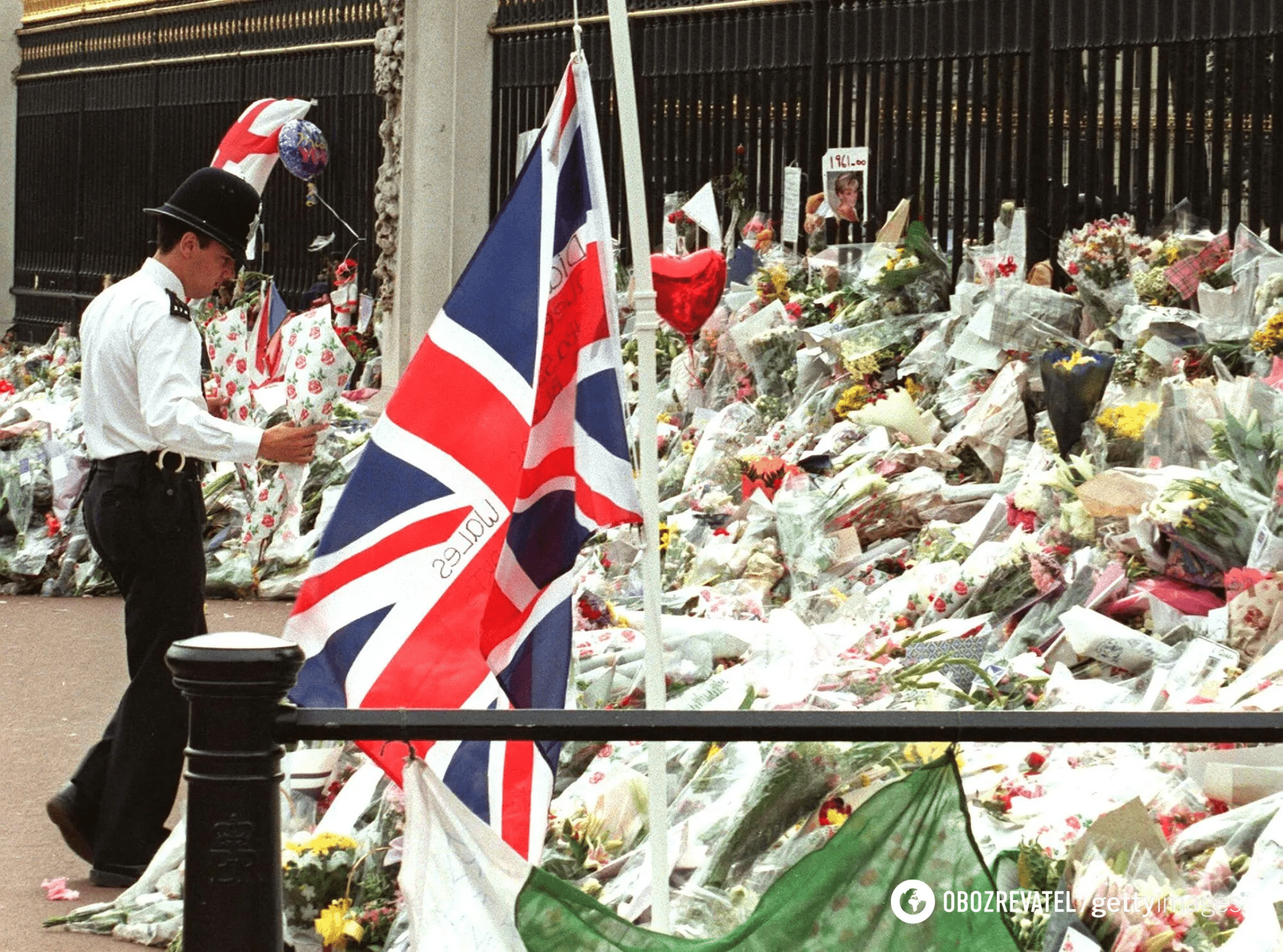 The Queen broke protocol and the palace was flooded with flowers: Princess Diana was buried 27 years ago. Historic photos