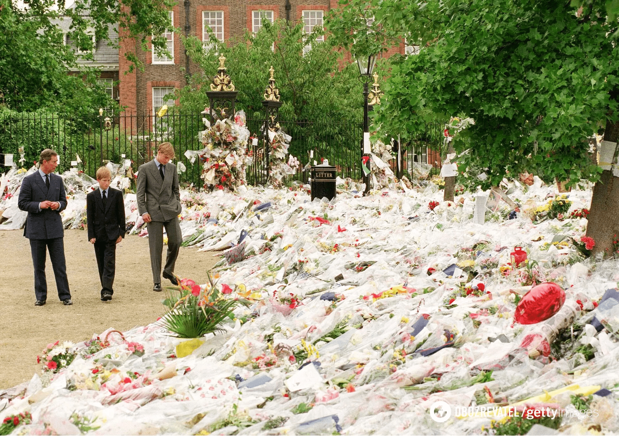 The Queen broke protocol and the palace was flooded with flowers: Princess Diana was buried 27 years ago. Historic photos