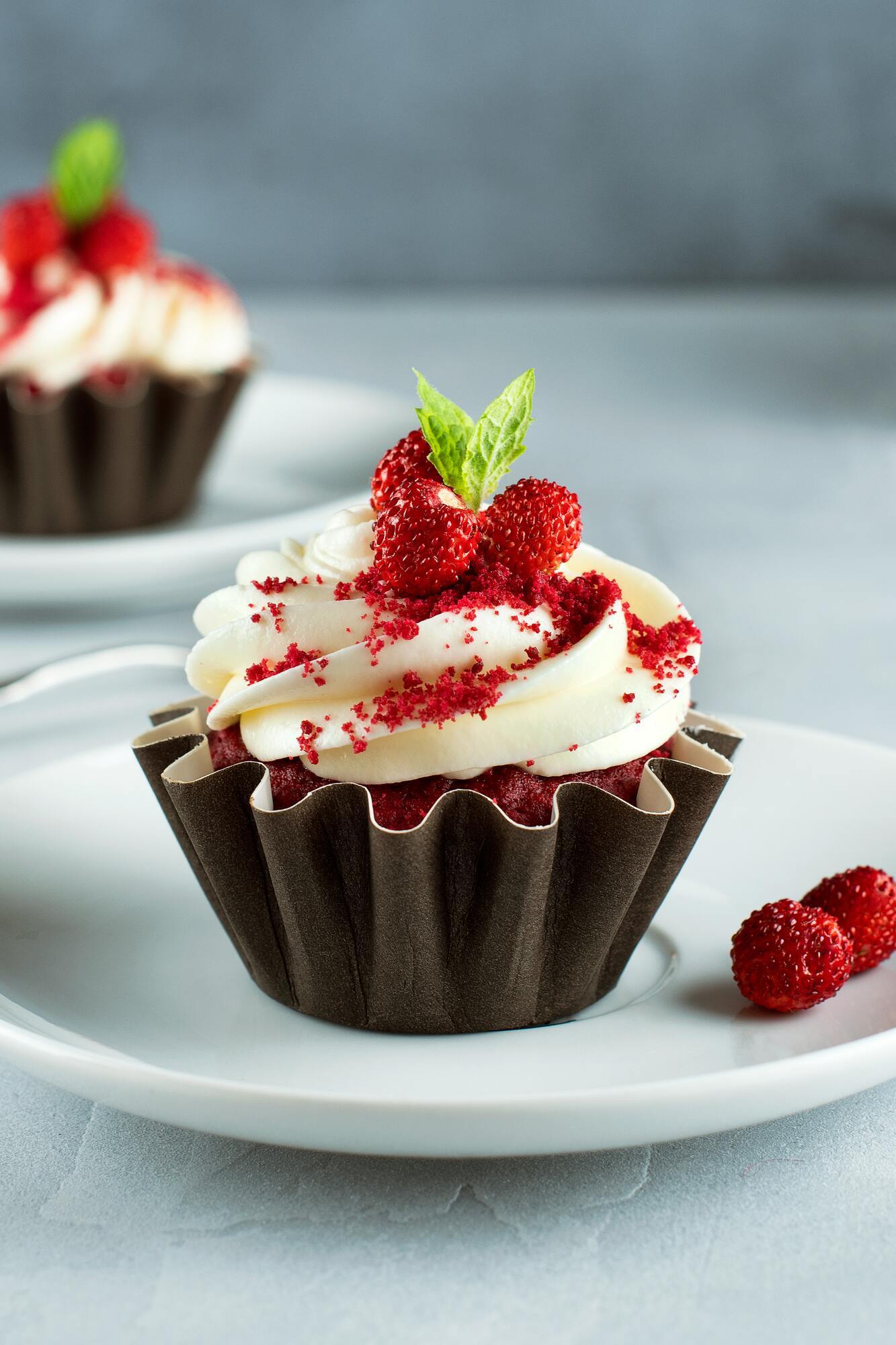 Recipe for muffins with cream and berries.