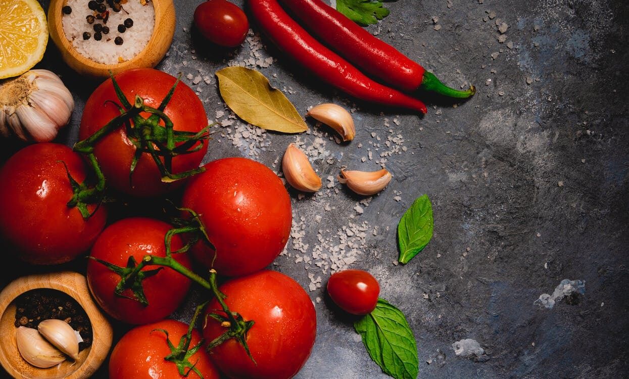 Tomatoes and garlic