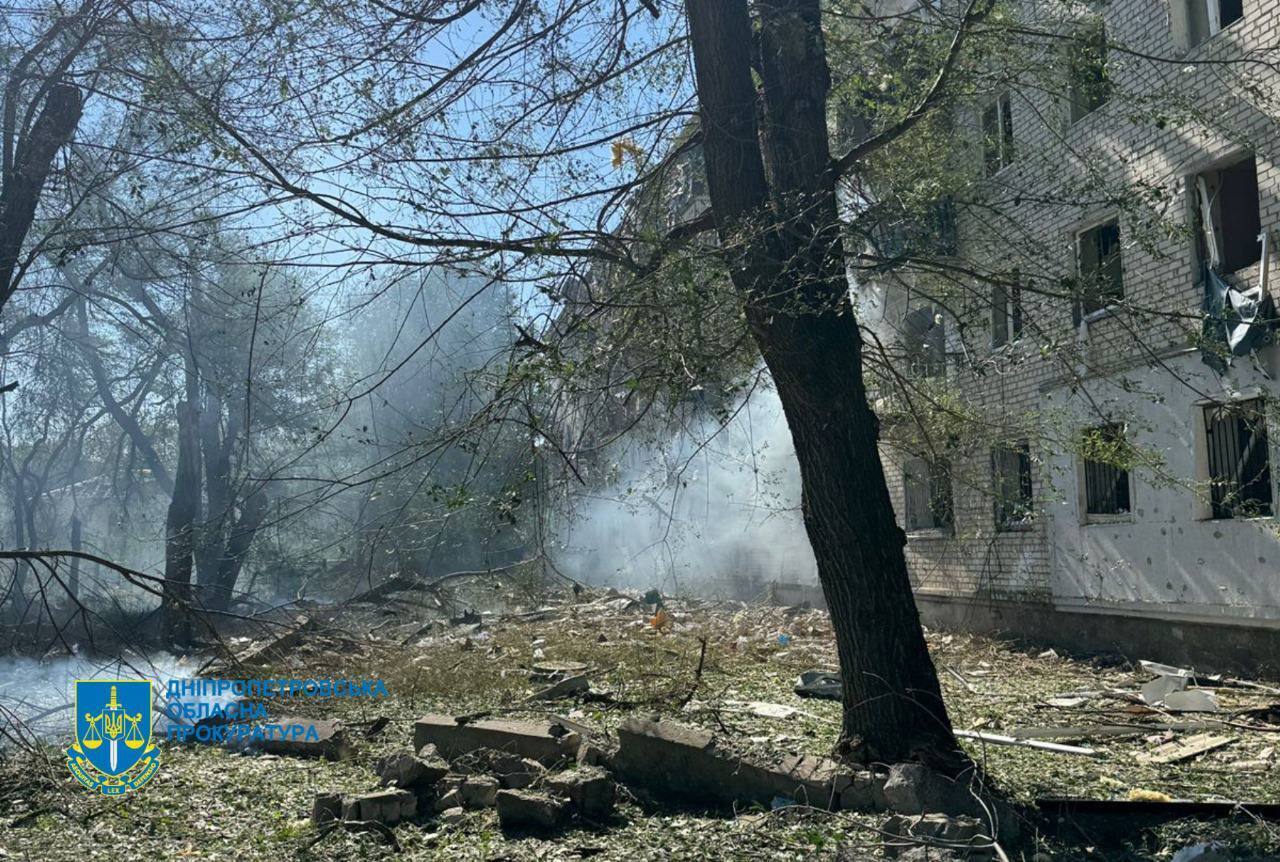 The occupiers attacked Pavlohrad, there are destructions: one person was killed, dozens were injured. Photos