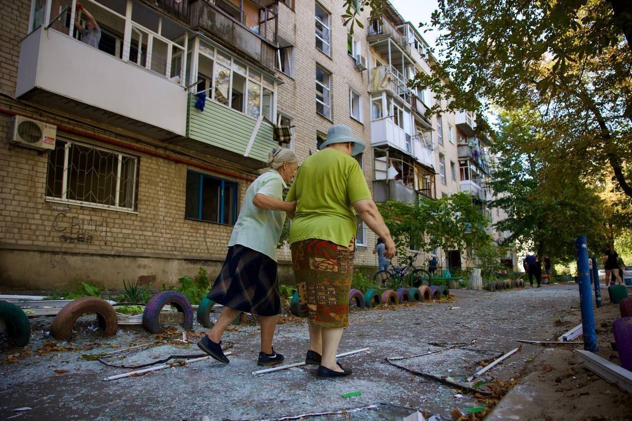 The occupiers attacked Pavlohrad, there are destructions: one person was killed, dozens were injured. Photos