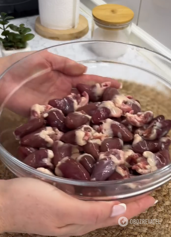 Delicious mayonnaise salad with chicken hearts: how long to cook the meat to make it soft