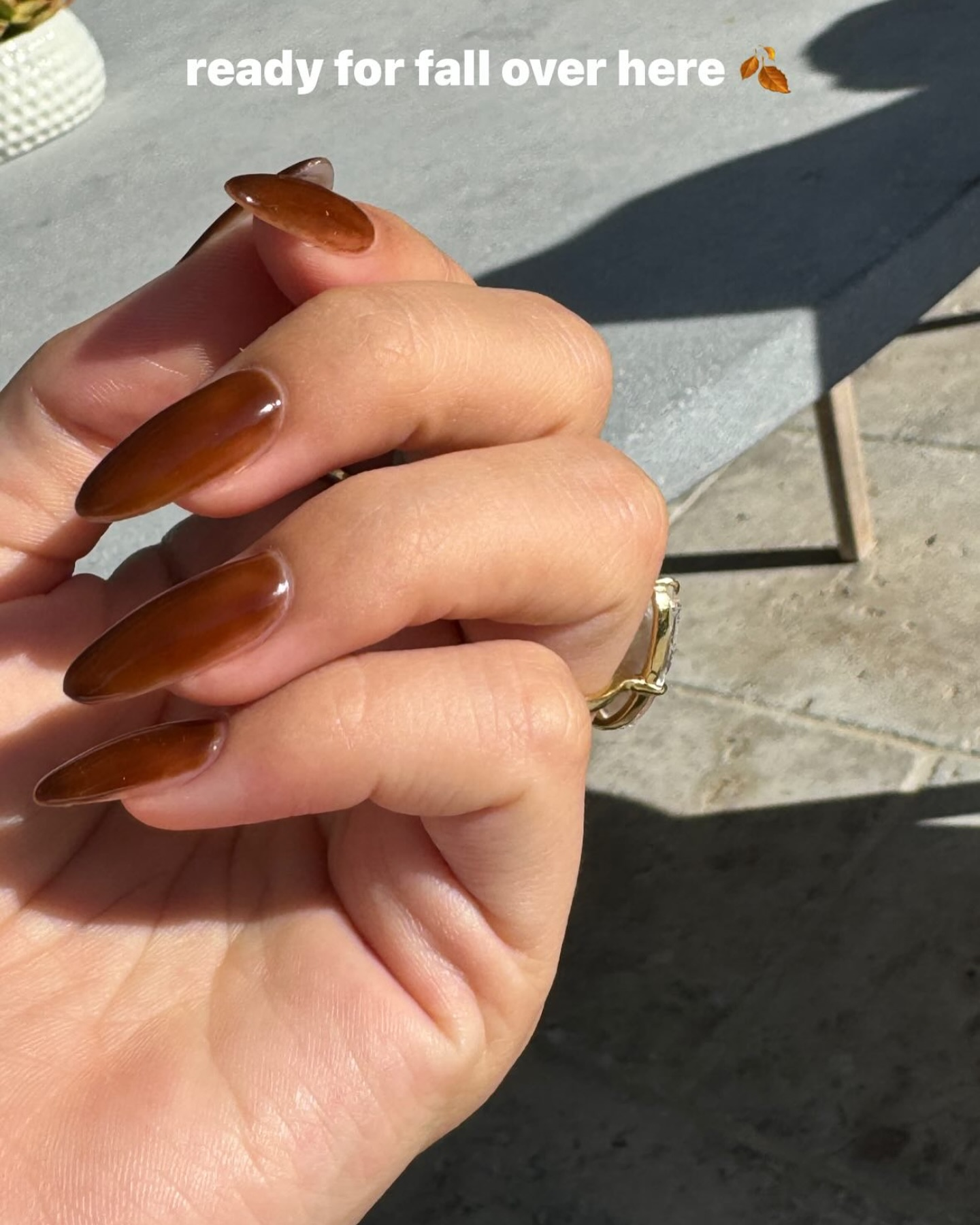 Najlepszy manicure na jesień: Hailey Bieber wprowadza nowy trend