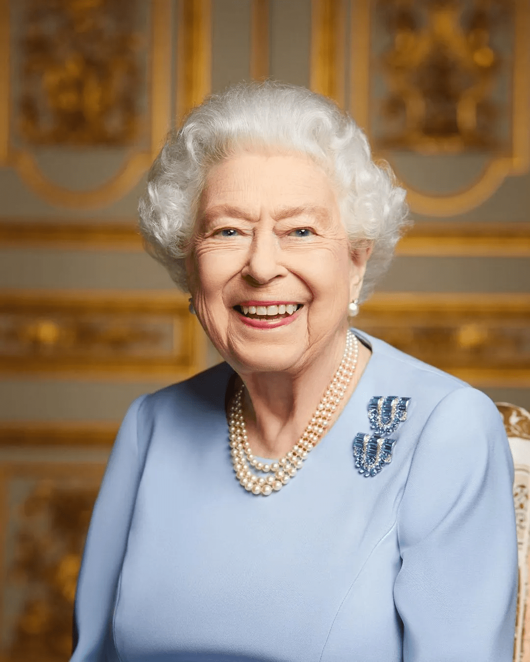 Blue hands but a wide smile: what Queen Elizabeth II looked in her last days and where she was buried. Photo