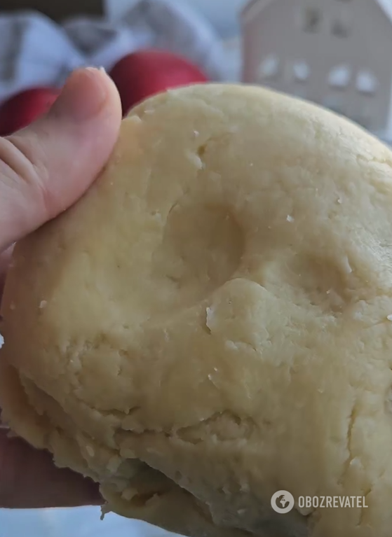 Better than Charlotte: how to make a delicious apple pie on a crispy dough