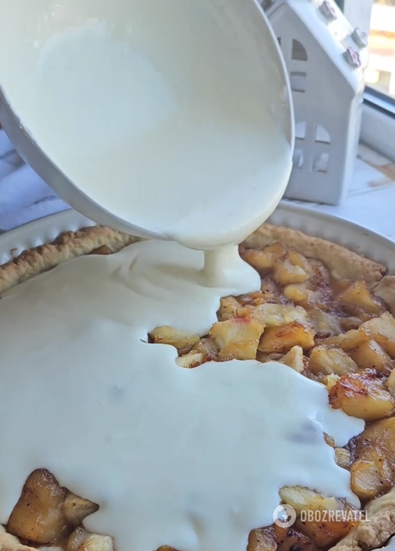 Better than Charlotte: how to make a delicious apple pie on a crispy dough