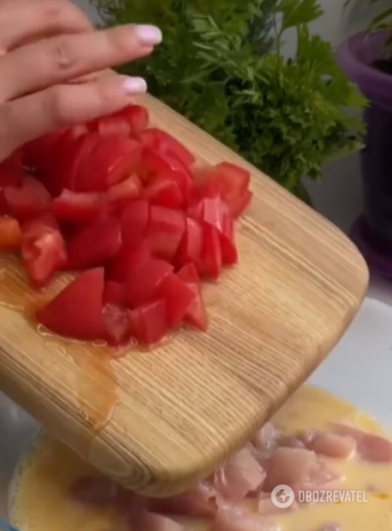 What to make with chicken and cheese for lunch: a hearty meal in minutes