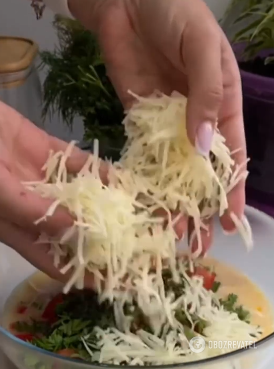 What to make with chicken and cheese for lunch: a hearty meal in minutes