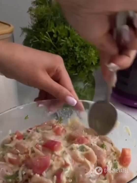 What to make with chicken and cheese for lunch: a hearty meal in minutes