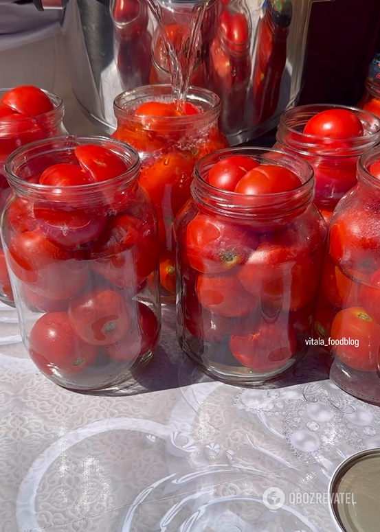 Tomatoes under snow for winter: add lots of grated garlic