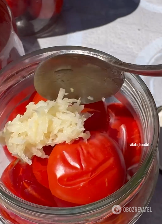 Tomatoes under snow for winter: add lots of grated garlic