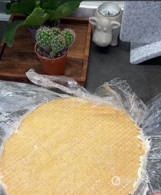 Simple no-bake wafer cake: what kind of cream to use