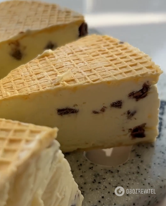 Simple no-bake wafer cake: what kind of cream to use