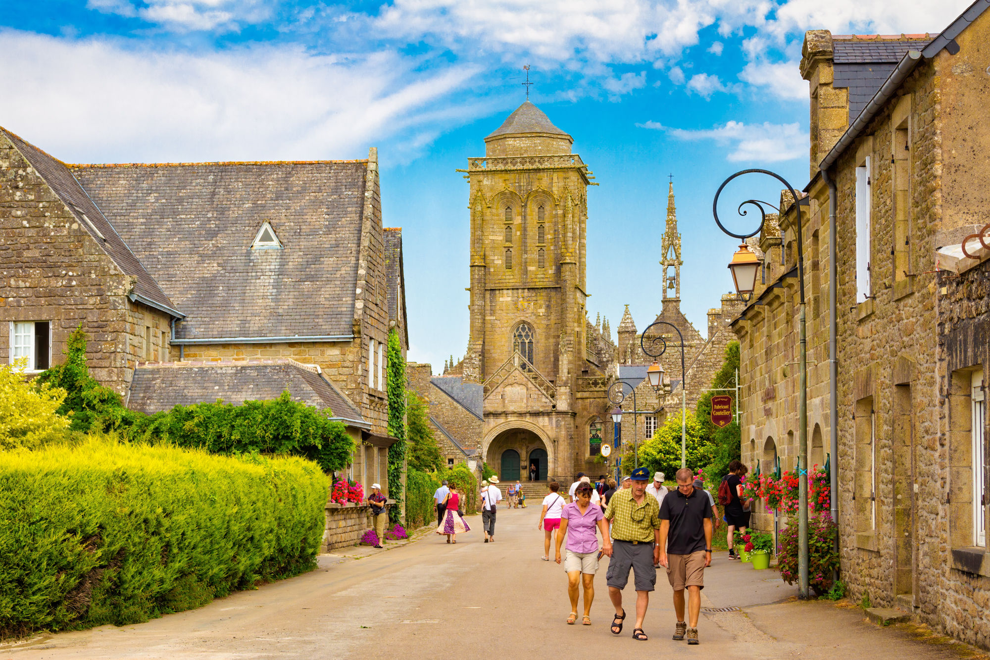 France without crowds of tourists: which cities to visit for those who prefer coziness