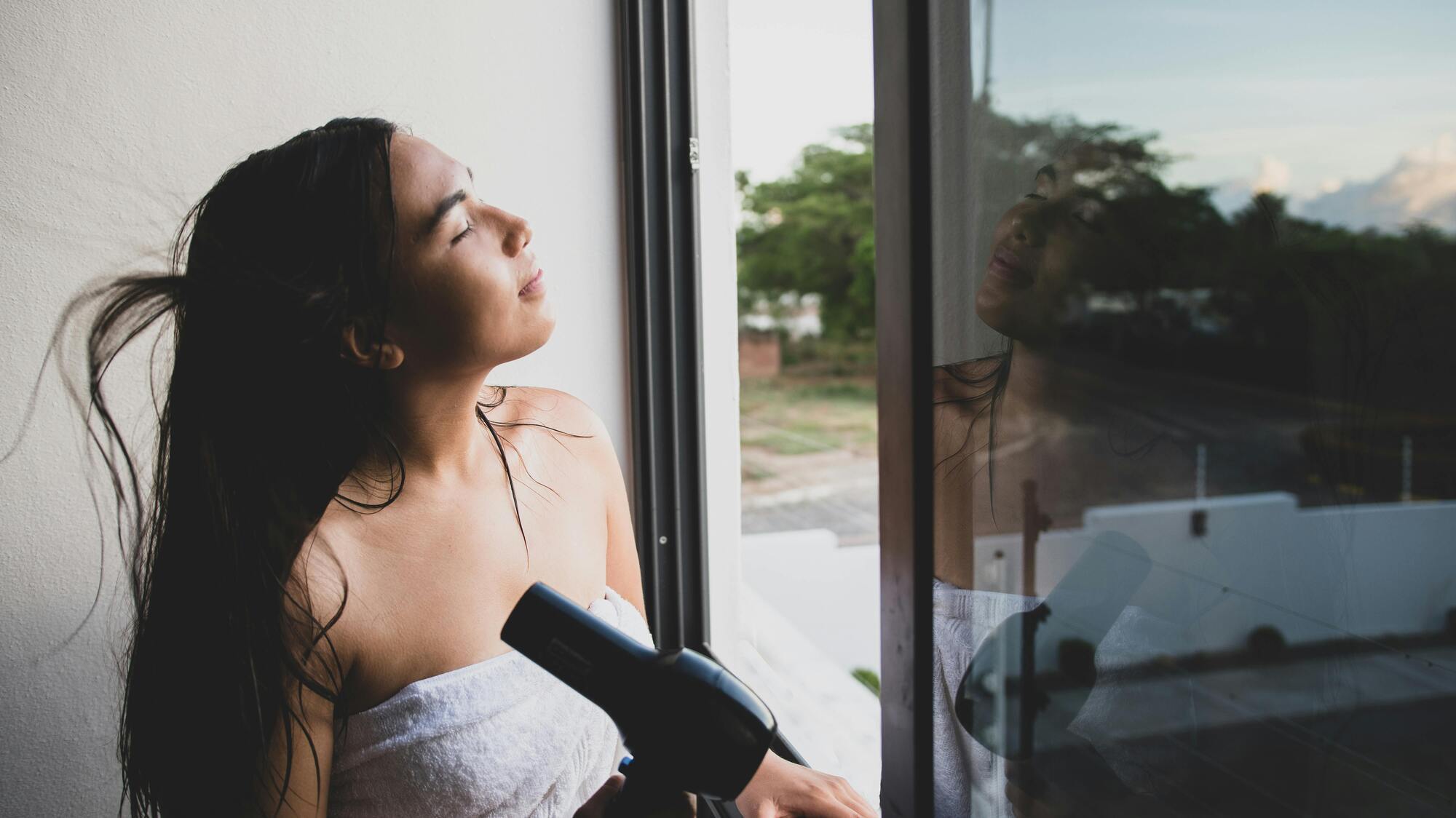 The expert gave three tips on how to avoid electrifying your hair in winter