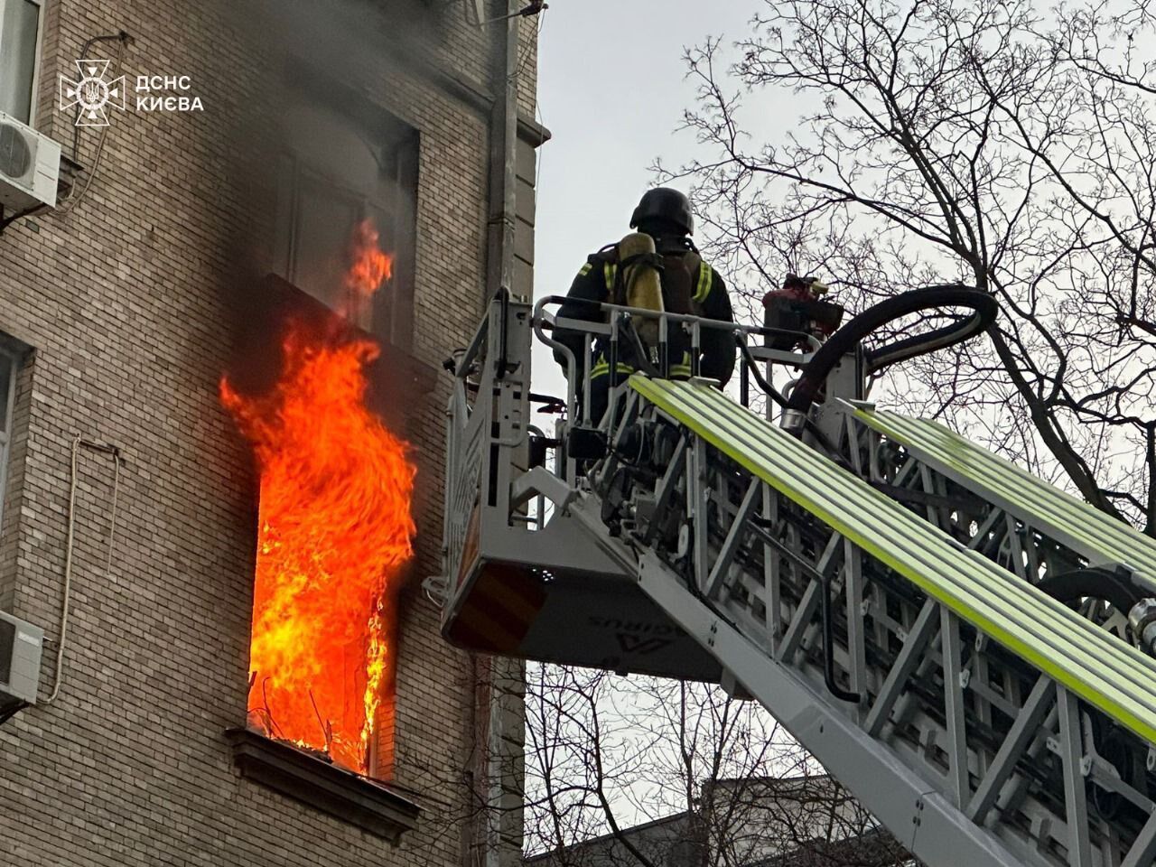 Okupanci zaatakowali Kijów dronami pierwszego dnia nowego roku: wybuchły pożary, są zniszczenia, zabici i ranni. Zdjęcia i wideo