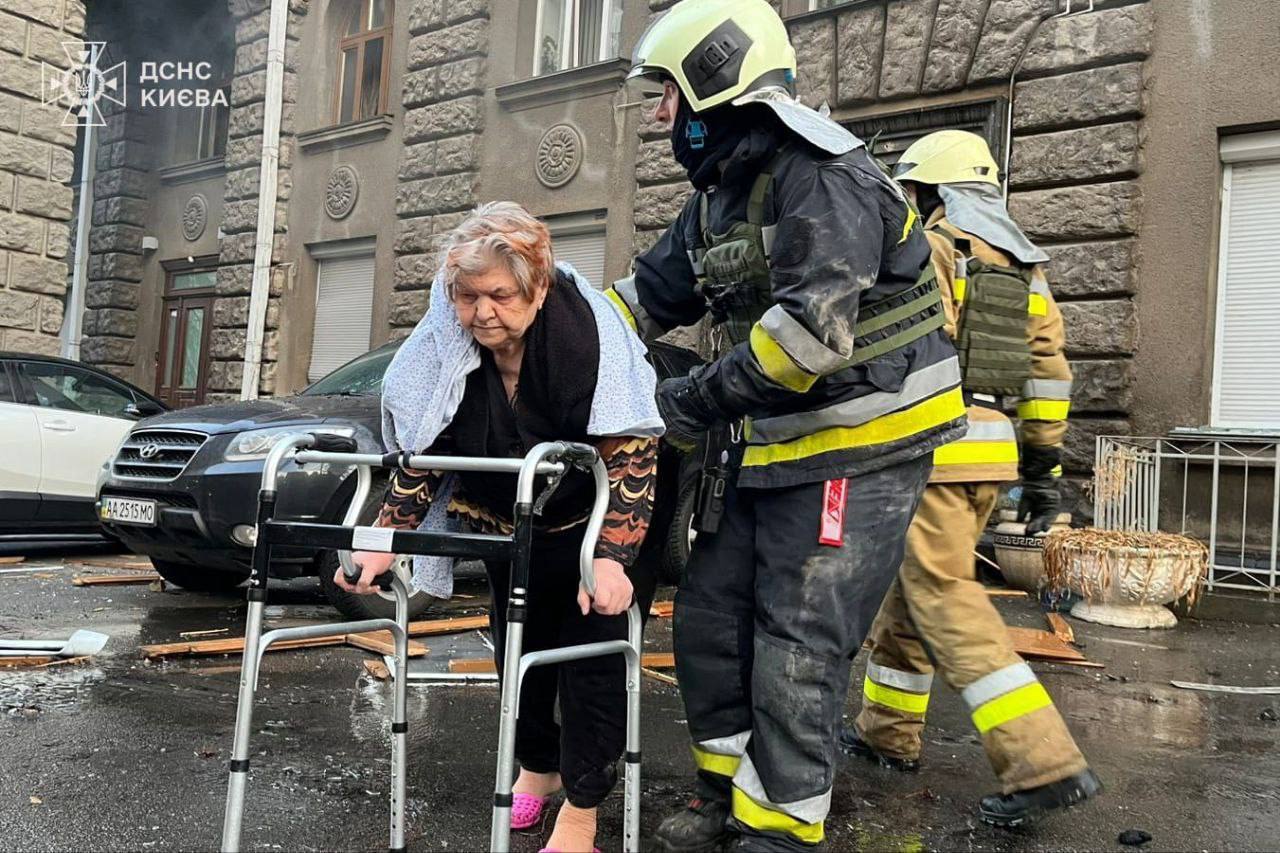 Okupanci zaatakowali Kijów dronami pierwszego dnia nowego roku: wybuchły pożary, są zniszczenia, zabici i ranni. Zdjęcia i wideo