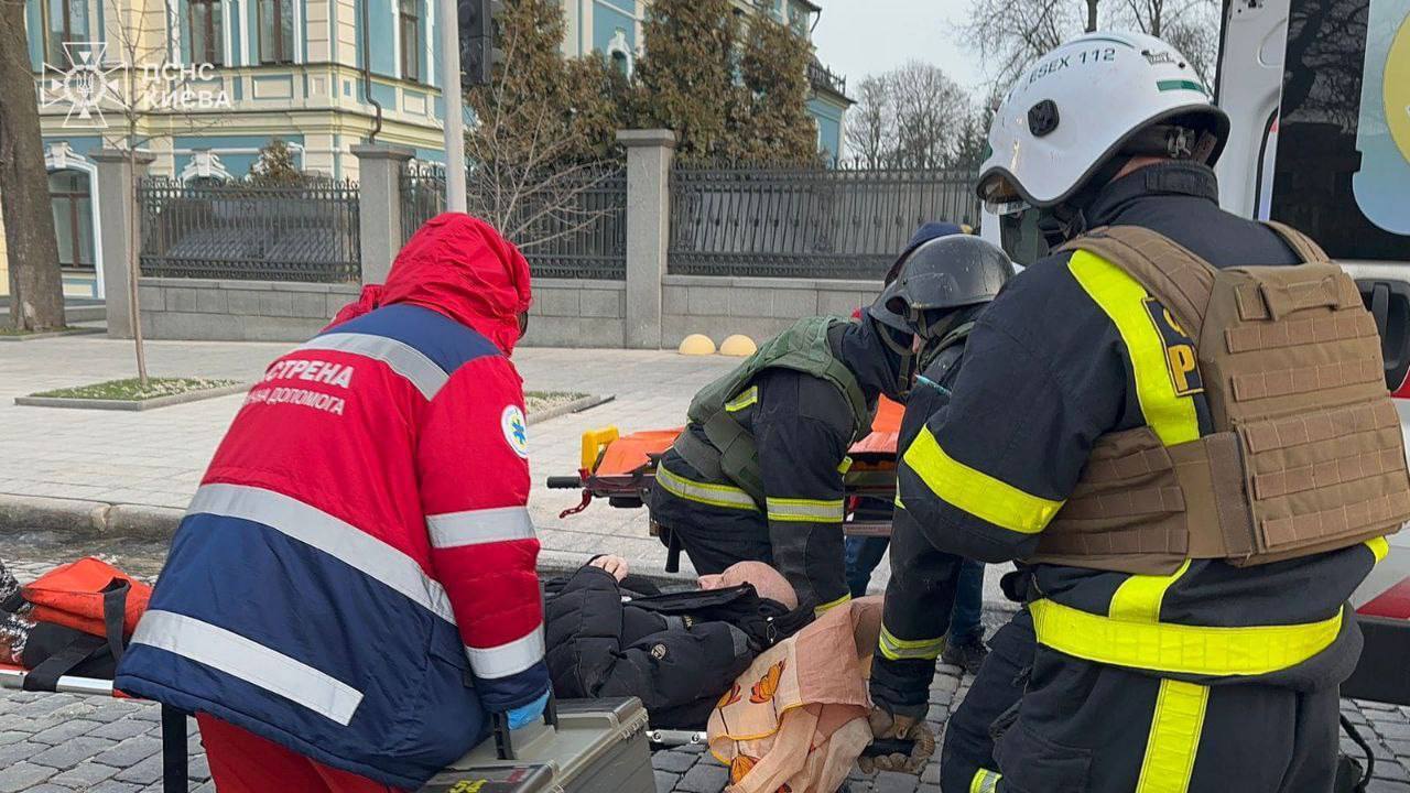 Okupanci zaatakowali Kijów dronami pierwszego dnia nowego roku: wybuchły pożary, są zniszczenia, zabici i ranni. Zdjęcia i wideo