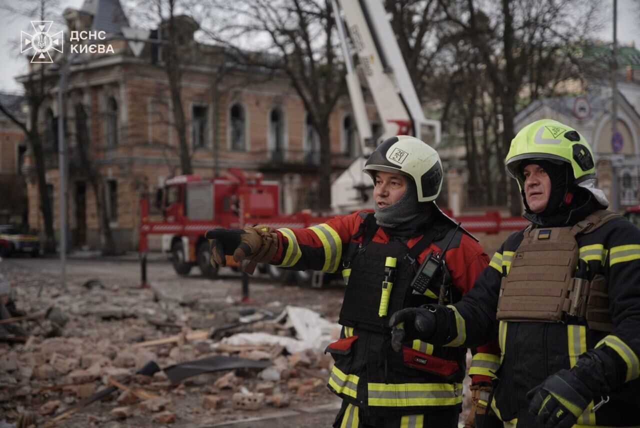 Okupanci zaatakowali Kijów dronami pierwszego dnia nowego roku: wybuchły pożary, są zniszczenia, zabici i ranni. Zdjęcia i wideo